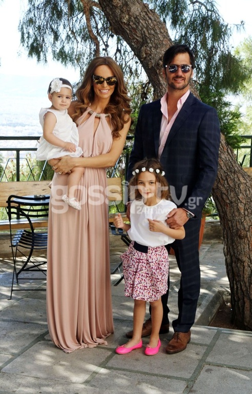 Το φωτογραφικό άλμπουμ της βάφτισης της κόρης Μαγγίρα-Μάζη