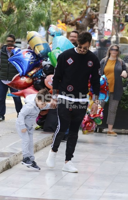 Αγγελική Ηλιάδη-Σάββας Γκέντσογλου: Βόλτα στη λιακάδα με τα παιδιά! 