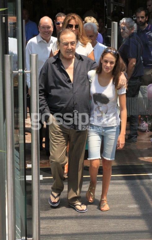 Ο Τόλης Βοσκόπουλος πήρε εξιτήριο από το Ιατρικό Κέντρο