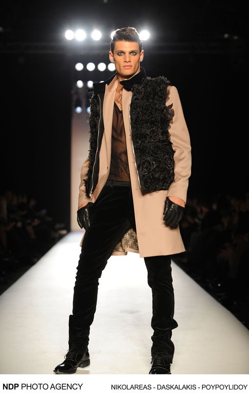 Άγριος ξυλοδαρμός γνωστών μοντέλων 