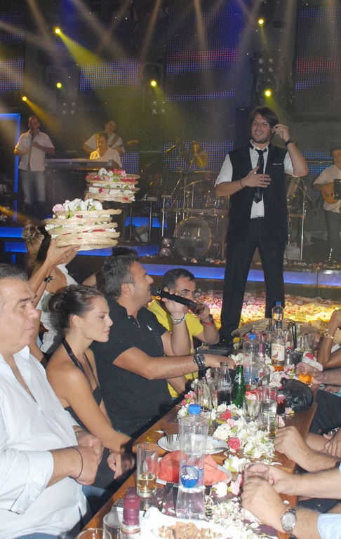 Καρέ καρέ η έξοδος Ρέμου-Μπόσνιακ!