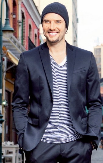 Ποιος καλλιτέχνης σκέφτεται σοβαρά να μετακομίσει στο εξωτερικό;