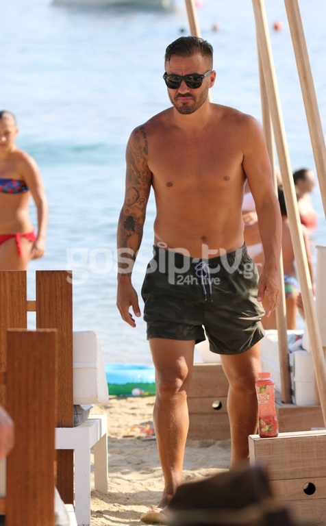 Fabio Cannavaro: Αγκαλιές με την σύζυγό του στην Μύκονο