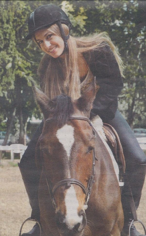 Η Άννα Πρέλεβιτς κάνει ιππασία