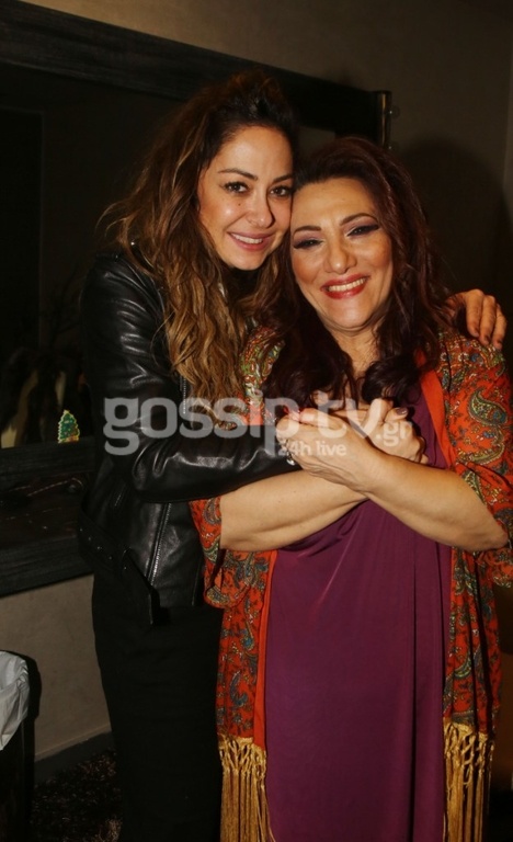 «Καυτά» φιλιά για το ερωτευμένο ζευγάρι