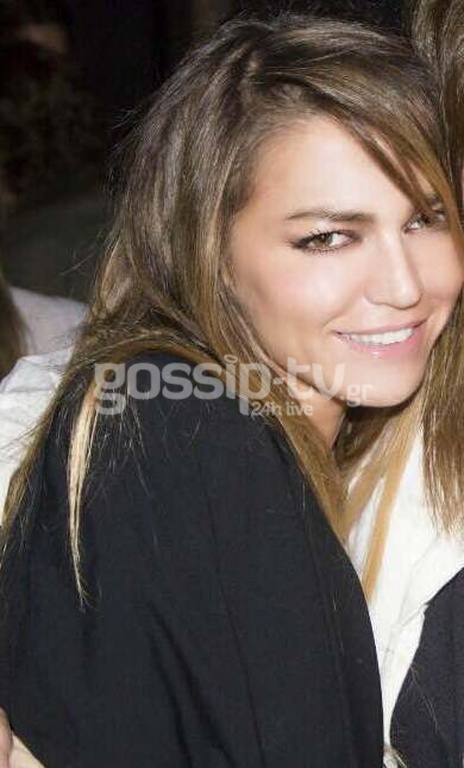 Αγνώριστη η «κοντή» νύφη της Θεοπούλας!