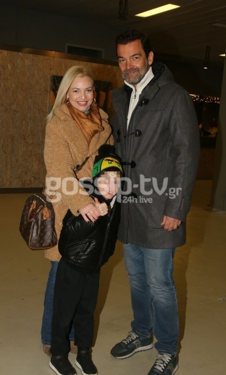 Μαρτζούκου – Καζάκος: Βόλτα με τον γιο τους!