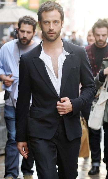 Είναι καλό να είσαι ο σύντροφός της Natalie Portman