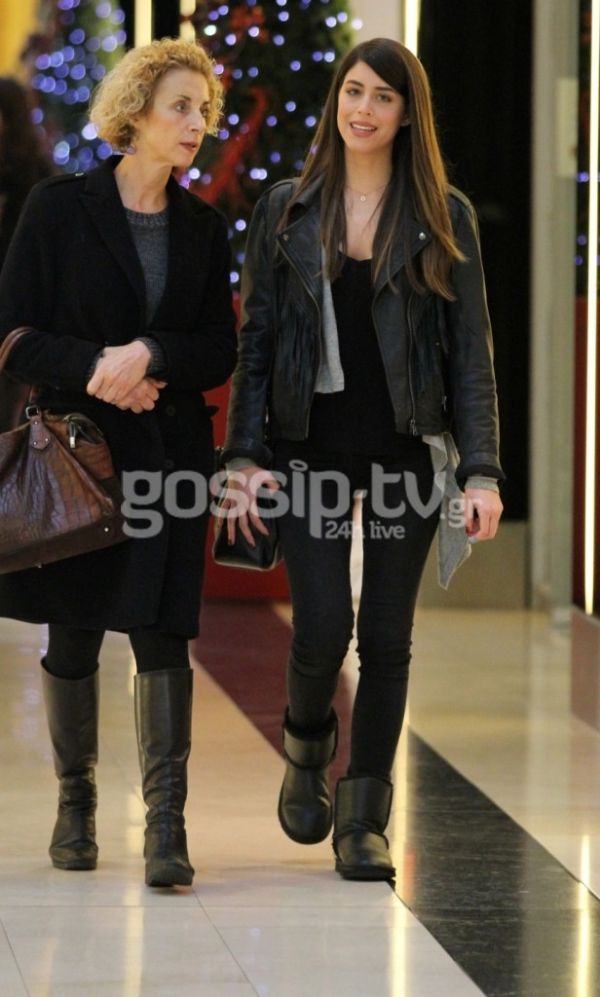 Demy: Βόλτα με τη μαμά της για ψώνια