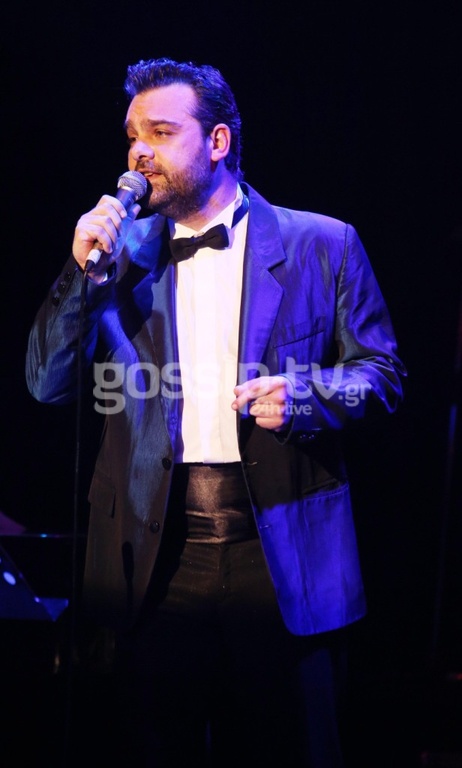 Λαμπερή πρεμιέρα με εκλεκτούς καλεσμένους για την παράσταση «Ευτυχείτε»