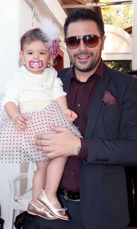   Οι πρώτες φωτογραφίες από τη βάφτιση της κόρης του Χειμωνέτου! 