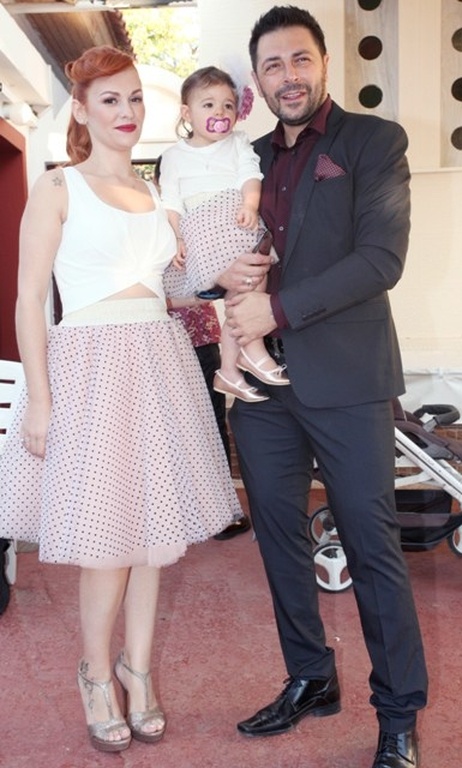   Οι πρώτες φωτογραφίες από τη βάφτιση της κόρης του Χειμωνέτου! 