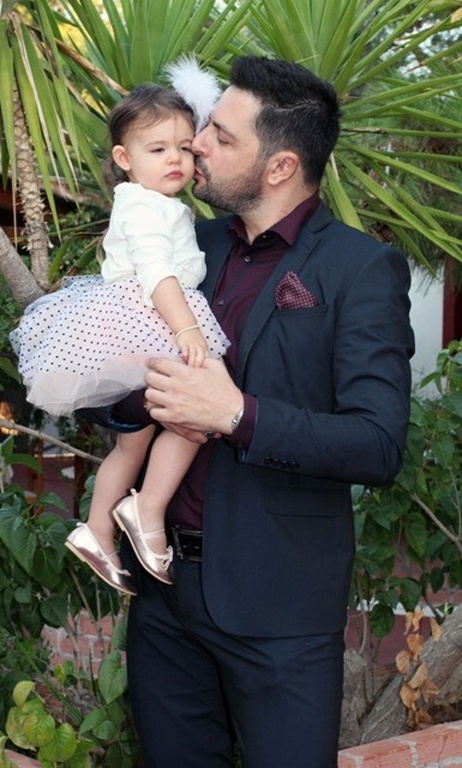   Οι πρώτες φωτογραφίες από τη βάφτιση της κόρης του Χειμωνέτου! 