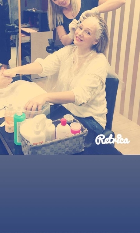 Νίκη Παλληκαράκη: Βάφει ρίζα και ποζάρει στο φακό - Οι φωτογραφίες χωρίς make up 