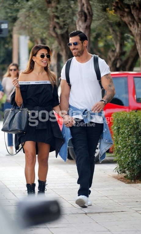 Τι έρωτας και αυτός! Τρυφερά φιλιά στη μέση του δρόμου! 