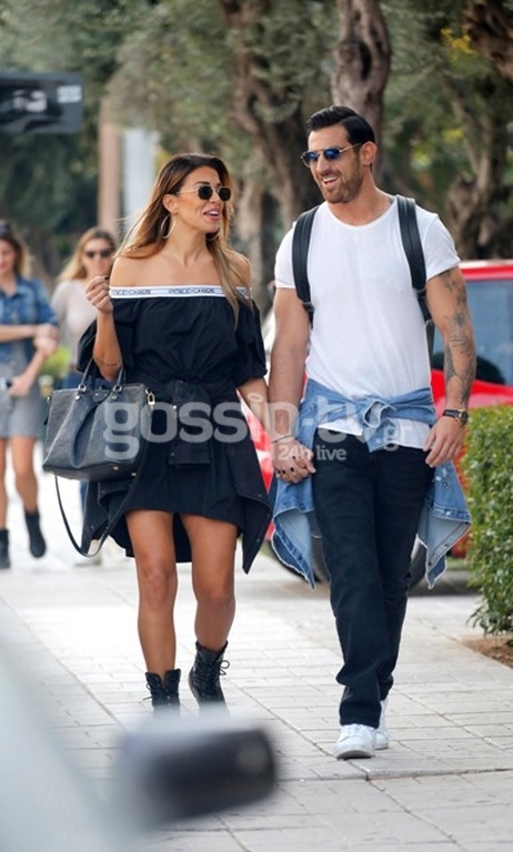 Τι έρωτας και αυτός! Τρυφερά φιλιά στη μέση του δρόμου! 