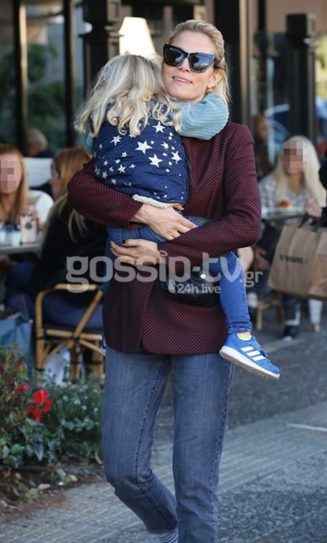 Βίκυ Καγιά: Βόλτα και αγκαλιές με την κόρη της Μπιάνκα!