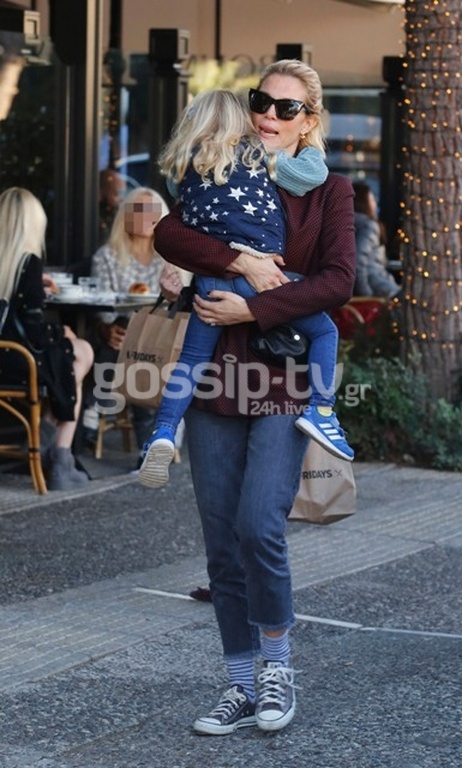 Βίκυ Καγιά: Βόλτα και αγκαλιές με την κόρη της Μπιάνκα!