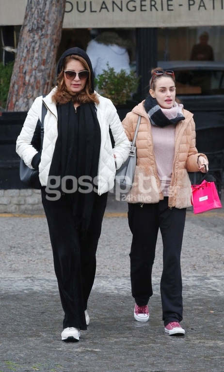 Γκερέκου – Βοσκοπούλου: Μαμά και κόρη βόλτα στη Γλυφάδα!