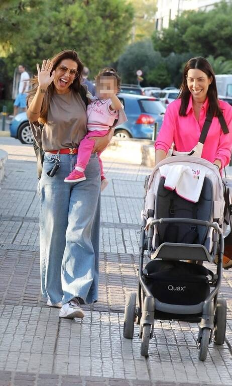 Ελένη Χατζίδου Η τραγουδίστρια έχασε στις λεπτομέρειες και αυτός ίσως πονά περισσότερο. Με μία άλλη ζώνη (όχι κόκκινη) και με ένα πιο ψηλόμεσο loose τζιν, θα βρισκόταν στην αντίπερα όχθη. Ναι ναι εκεί με τις κυρίες που αρίστευσαν την εβδομάδα αυτή.