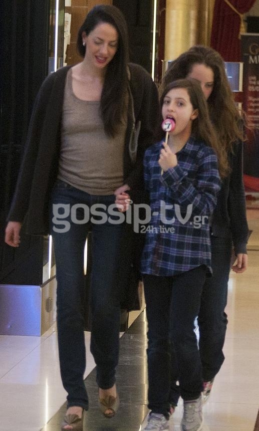 Εύη Άδαμ: Για ψώνια με τις κόρες της!