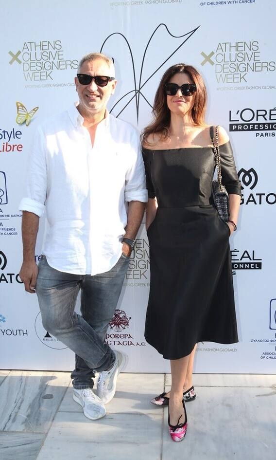 Δωροθέα Μερκούρη Η Ιταλική φινέτσα αυτής της γυναίκας δεν μπορεί να συγκριθεί με τίποτα άλλο. Συνδύασε το αγαπημένο της little black dress με ένα ζευγάρι floral μπαλαρίνες. Αν είσαι η Δωροθέα Μεκρούρη, μπορείς.