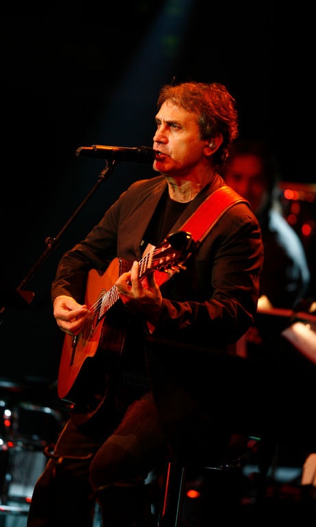 Η πρεμιέρα του Γιώργου Νταλάρα