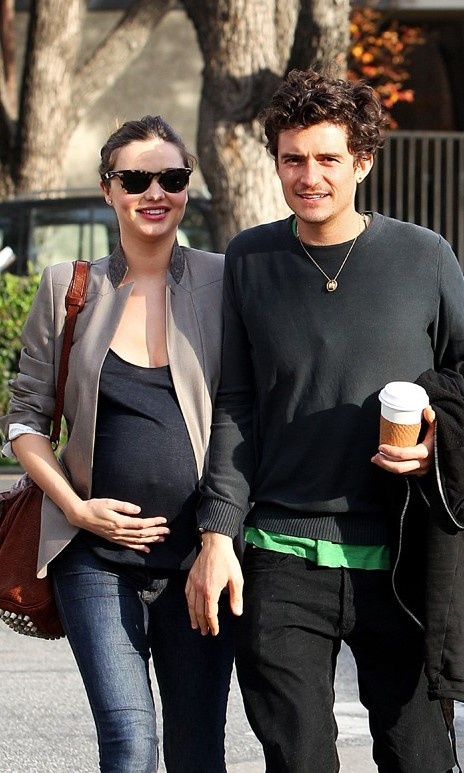 Ο Orlando χαϊδεύει από τώρα το μωρό του