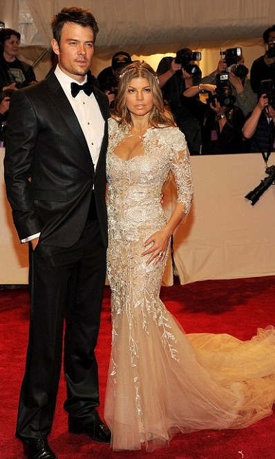 Met Gala: Οι καμπύλες της Rihanna και της Beyonce ξεχώρισαν