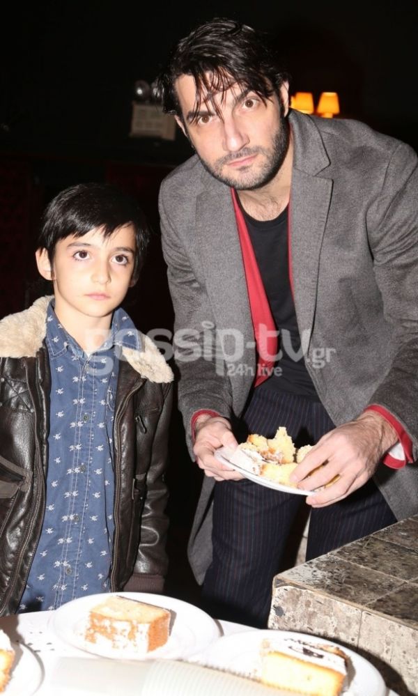 Νίκος Κουρής: Με το γιο του στο θέατρο για την κοπή της πίτας!