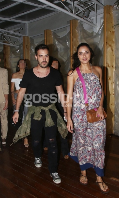 Το απίστευτο ξεφάντωμα Ελληνίδας ηθοποιού! Ανέβηκε μέχρι και στις καρέκλες για να χορέψει!