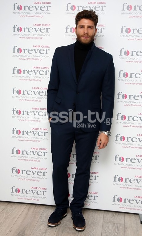 Σε εγκαίνια στη Νέα Ερυθραία