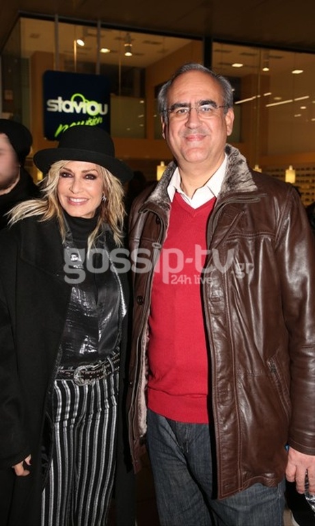 Η Άννα Βίσση άναψε το Χριστουγεννιάτικο δέντρο στην Κηφισιά! (φωτό)