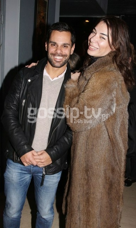 Χαμόγελα ευτυχίας και λαμπερές παρουσίες στην επίσημη πρεμιέρα του έργου «Χορεύοντας στο σκοτάδι»