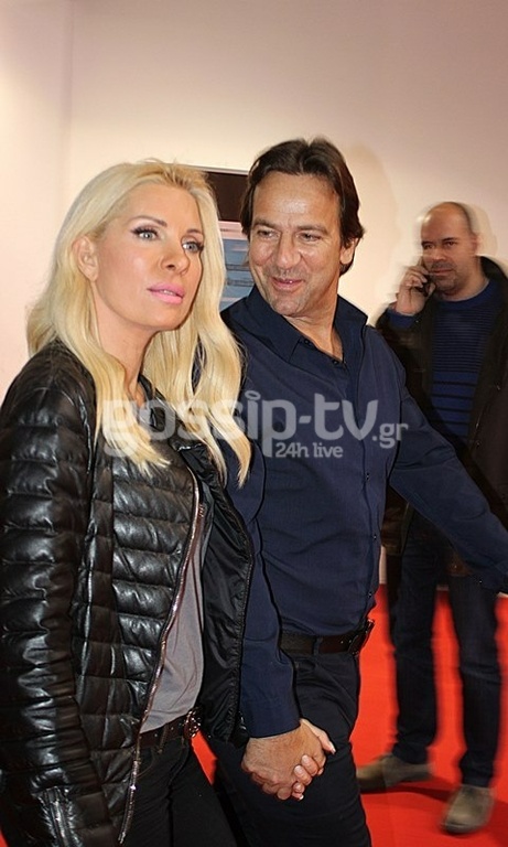 Μενεγάκη – Παντζόπουλος: Χεράκι χεράκι σε έξοδό τους – Το τρυφερό φιλί της Ελένης στον άντρα της