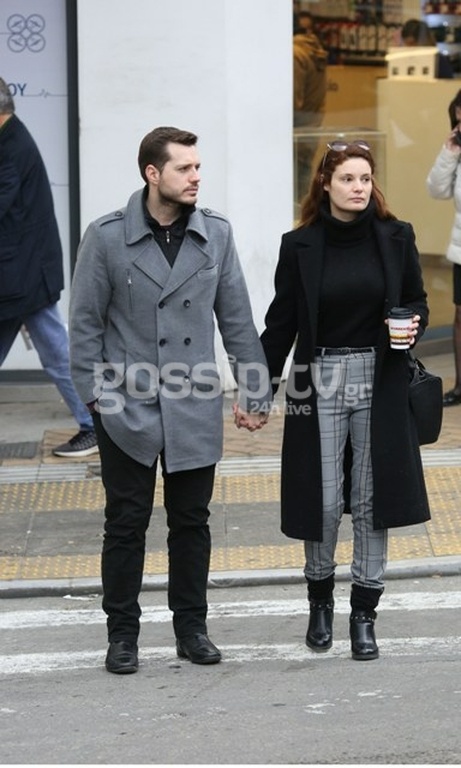 Μόλις μάθαμε ότι είναι ζευγάρι και άρχισαν και οι φωτογραφίες των παπαράτσι για τον έρωτά τους!