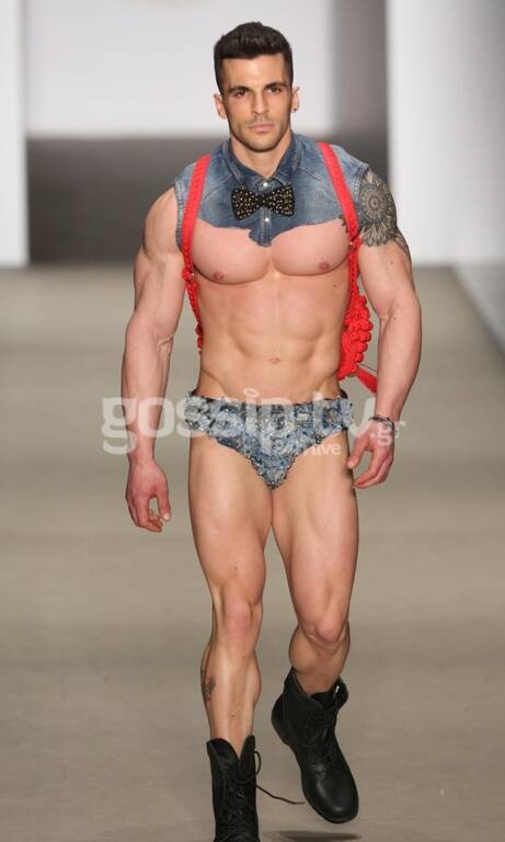 Ο Δημήτρης Στρέπκος, designer του brand Celebrity Skin, στα πλαίσια της 24ης AXDW στο Ζάππειο, παρουσίασε την συλλογή του IMMACULATE CONCEPTION 10