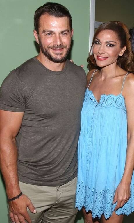 Δέσποινα Βανδή Αν θέλαμε να ρίξουμε ένα φόρεμα στη βαλίτσα μας για αυτές τις διακοπές, θα ήταν ακριβώς αυτό της Δέσποινας Βανδή. Τόσο πολύ μας άρεσε.