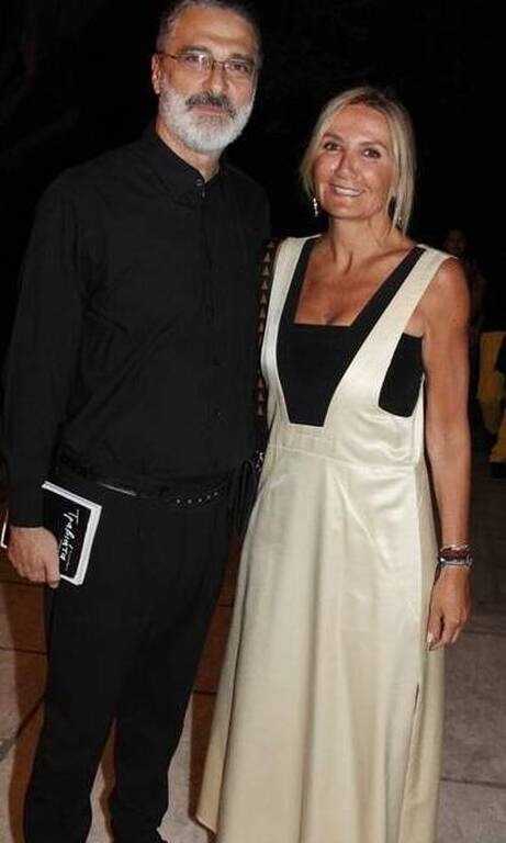 Μαρέβα Μητσοτάκη Η σύζυγος του Πρωθυπουργού δίνει μαθήματα στυλ και καλαισθησίας σε κάθε της εμφάνιση. Αγαπά τις γήινες αποχρώσεις και εμείς της δίνουμε άριστα δέκα με τόνο.