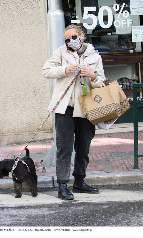 Μαρία Μπεκατώρου Θα δεχτούμε τα δερμάτινα μποτάκια που είναι πολύ κλασικά και πρακτικά για την εποχή, όμως, το oversized παντελόνι και το layering στο πάνω μέρος του look δίνει περιττό όγκο χωρίς να τον έχει. Πολλάκις έχουμε δει το εξαιρετικό της σώμα στο Instagram.