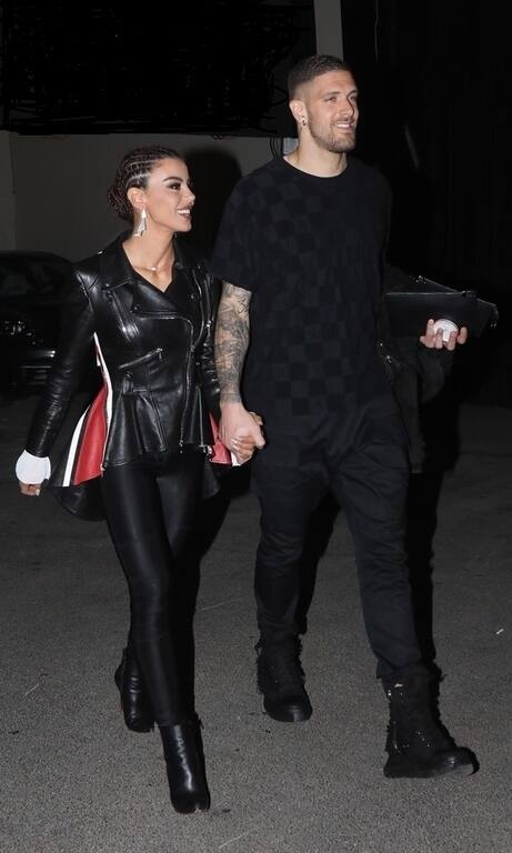 Ειρήνη Παπαδοπούλου Η πιο ροκ φωτιά είσαι, Ειρήνη, με τα δερμάτινά σου και πόσο σου πηγαίνουν οι πλεξούδες στα μαλλιά δε λέγεται! Μόλις κέρδισες τον τίτλο του καλύτερου look της εβδομάδας!