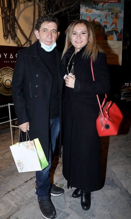 Μπέσυ Μάλφα – Γεράσιμος Σκιαδαρέσης Δε λες ακριβώς κακοντυμένους την Μπέσυ Μάλφα και τον Γεράσιμο Σκιαδαρέση, όμως, θέλαμε κάποιες επιπλέον πινελιές για να μη βρίσκονται σε αυτήν την κατηγορία. Το look του ηθοποιού θα ήταν πολύ πιο ολοκληρωμένο με ένα πιο βραδινό ζευγάρι παπούτσια. Συν μία πιο μικρού μεγέθους τσάντα για την ηθοποιό και κλείσαμε.