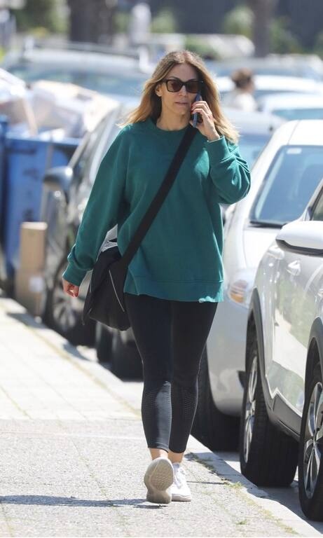 Ελλη Κοκκίνου Απλή και minimal μας έδειξε πώς μπορείς να είσαι στυλάτη ακόμη και με sporty look. Τέλεια τα λευκά της sneakers και το πράσινο hoodie ήταν ότι πρέπει για το σύνολο του γυμναστηρίου.