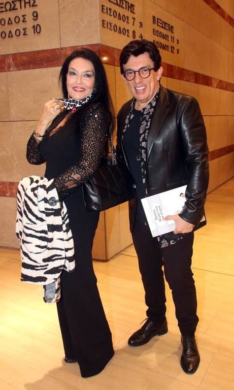 Ελένη Φιλίνη Total black για την κυρία Φιλίνη και ειλικρινά βαρεθήκαμε. Υπήρχε αυτό το touch με το zebra παλτό, όμως δεν ήταν αρκετό για να ανεβάσει το υπόλοιπο σύνολο. Μία πολύ χειμερινή εικόνα μέσα στην άνοιξη.