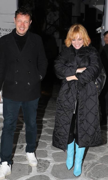 Ελεονώρα Ζουγανέλη Ξέρουμε πως στην Μύκονο έχει κρύο, αλλά όχι και maxi puffer jacket! Το ίδιο ισχύει και τις γαλάζιες. Ελεονώρα πρέπει να μπεις  λίγο το στυλ της άνοιξης.