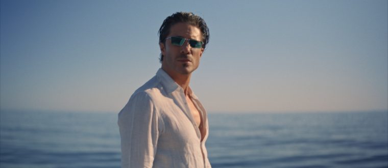 Nikos-Oikonomopoulos-promo-photo.jpg