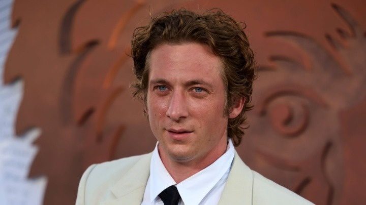 jeremy-allen-white-1-ape-mpe.jpg