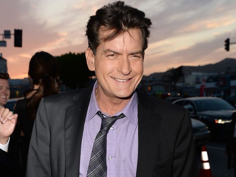 charlie-sheen-01-800-1-5157be8acfdc4a588d18d701951ab234.jpg