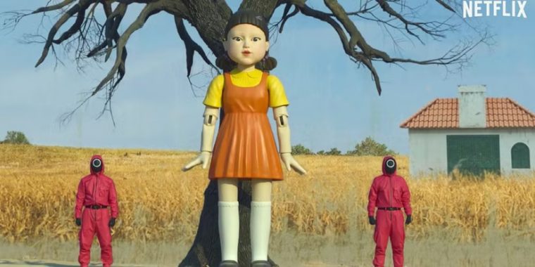 the-giant-doll-in-the-middle-of-two-guards-during-red-light-green-light-squid-game.jpg