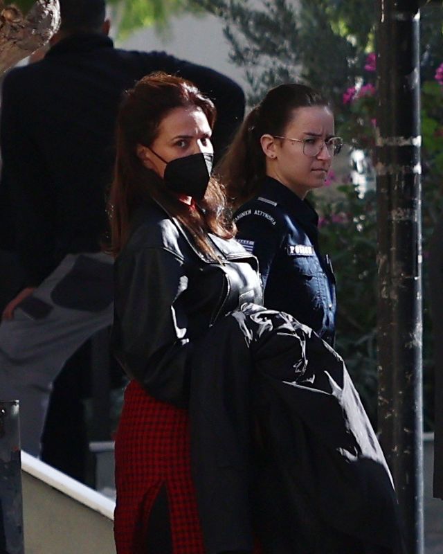 ΜΕΤΑΓΩΓΗ ΣΤΟ ΑΥΤΟΦΩΡΟ ΤΗΣ ΗΘΟΠΟΙΟΥ ΔΗΜΗΤΡΑ ΣΜΑΤΣΟΥΚΑ ΜΕΤΑ ΤΗ ΣΥΛΛΗΨΗ ΤΗΣ ΓΙΑ ΕΠΙΚΙΝΔΥΝΗ ΟΔΗΓΗΣΗ ΧΩΡΙΣ ΔΙΠΛΩΜΑ ΥΠΟ ΤΗΝ ΕΠΗΡΕΙΑ ΑΛΚΟΟΛ